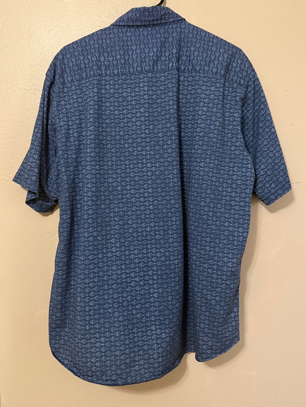 Orvis Men's Short-Sleeve Button-Down Shirt in Blue Pattern - Picture 4 of 7